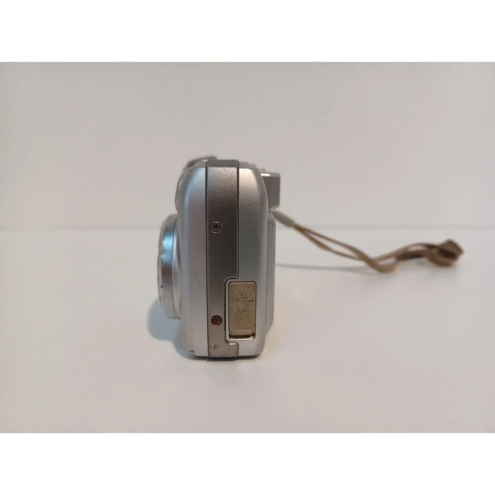 Nikon Coolpix S3700 Digital Camera Silver‎ FOR PARTS / REPAIR